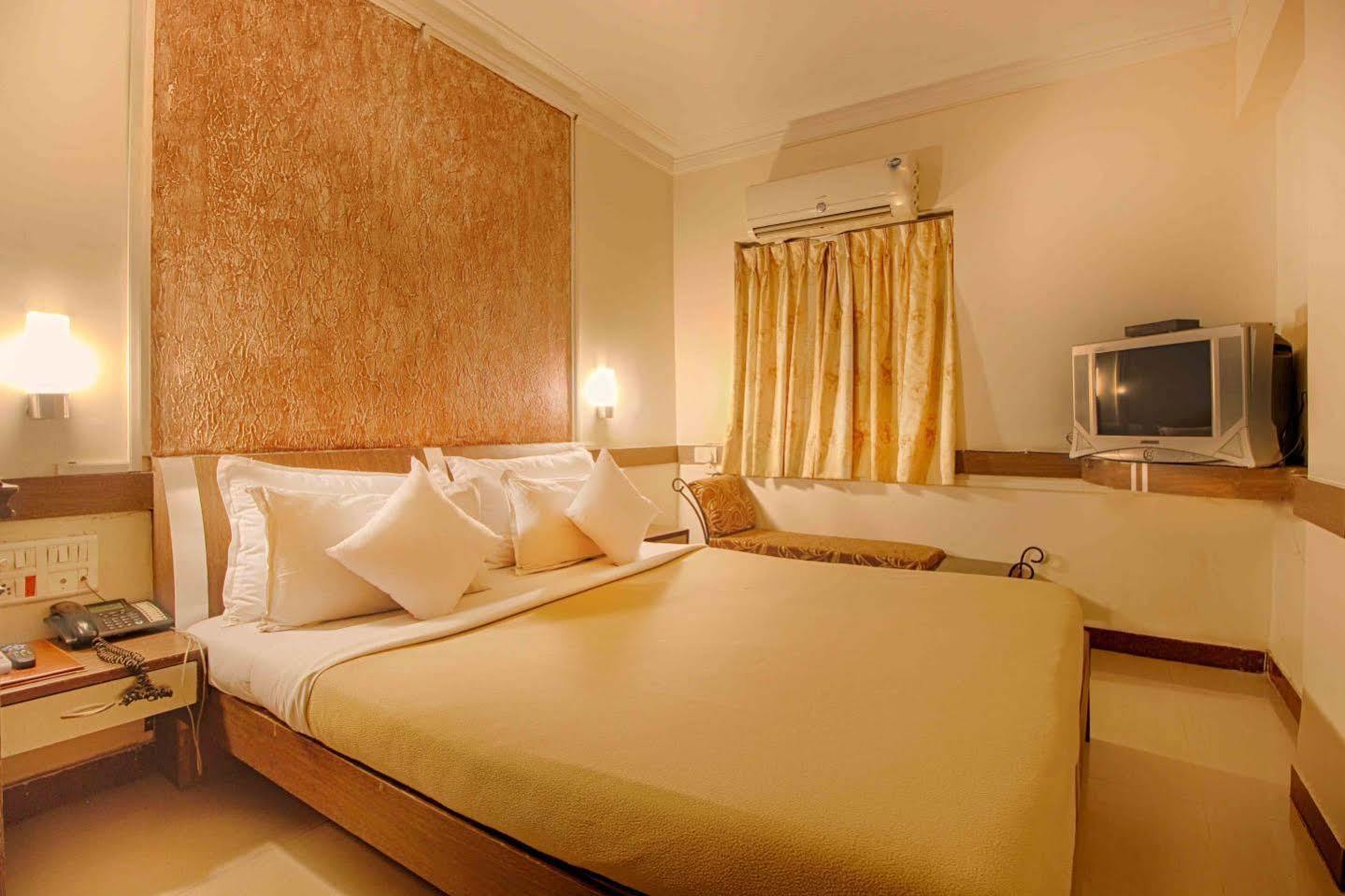 Parth Residency Hotel Ahmedabad Exterior photo